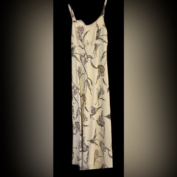 WHITE HOUSE Long Flowers Dress with Button Back - Picture 8 of 14